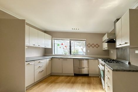 Photo of property in 1/136 Sunset Road, Unsworth Heights, Auckland, 0632