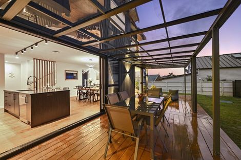 Photo of property in 2a Roland Road, Greenhithe, Auckland, 0632