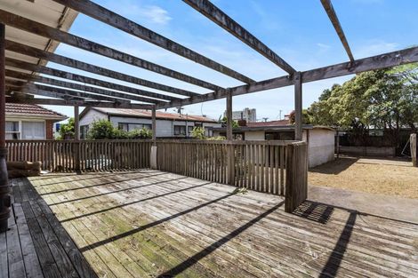 Photo of property in 12 Laureston Avenue, Papatoetoe, Auckland, 2025