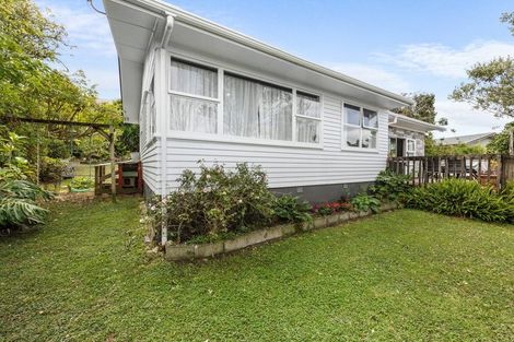 Photo of property in 15 Helleur Road, Massey, Auckland, 0614