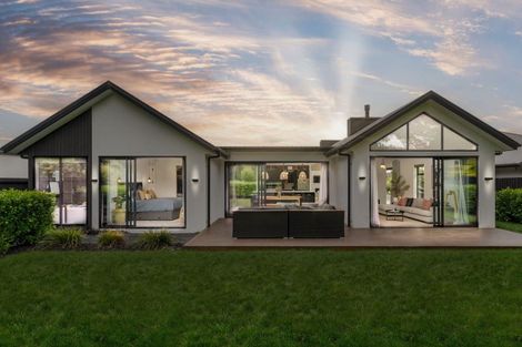 Photo of property in 37 Kohunga Crescent, Bottle Lake, Christchurch, 8083