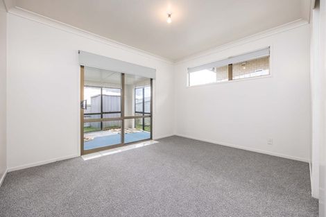 Photo of property in 15a Correa Court, Goodwood Heights, Auckland, 2105