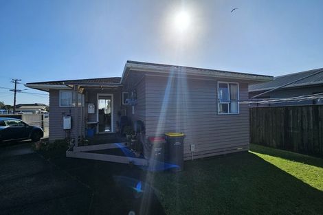Photo of property in 2 Saxton Road, Upper Vogeltown, New Plymouth, 4310