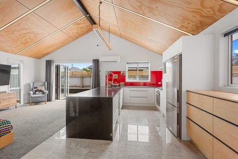 Photo of property in 571 Queen Street East, Levin, 5510