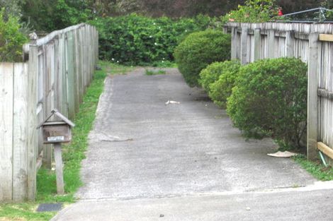 Photo of property in 10 Madigan Place, Glendene, Auckland, 0602