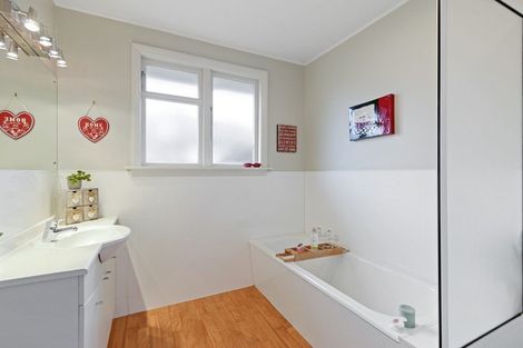 Photo of property in 11 Croziers Road, St Albans, Christchurch, 8052