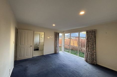 Photo of property in 4 Rosefield Lane, Northcote, Christchurch, 8052