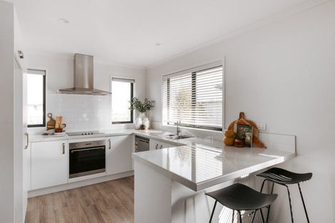 Photo of property in 27 Silver Fern Lane, Papamoa, 3118