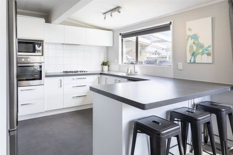 Photo of property in 6a Perrin Place, Kelvin Grove, Palmerston North, 4414