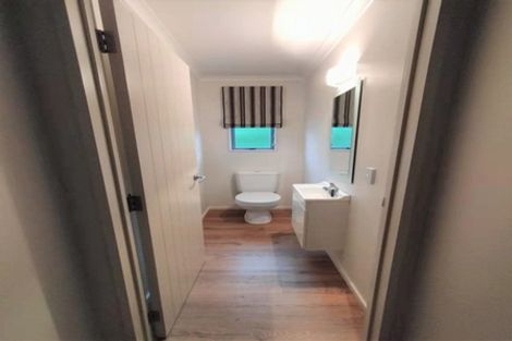 Photo of property in 38 Moyrus Crescent, East Tamaki Heights, Auckland, 2016