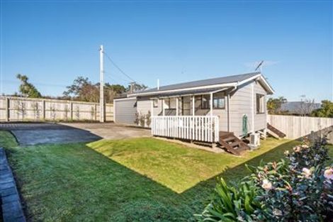 Photo of property in 1/18 Glenfield Road, Birkenhead, Auckland, 0626