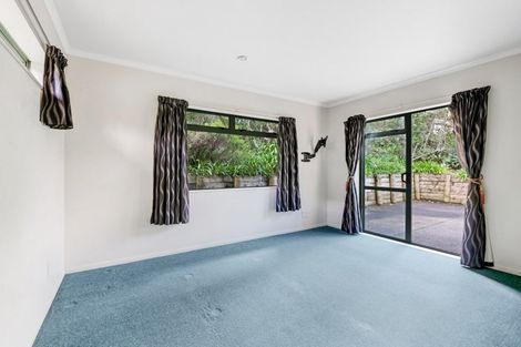 Photo of property in 86 Roberta Crescent, Orewa, 0931