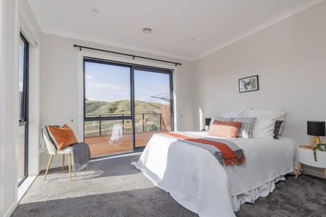 Photo of property in 142 Amesbury Drive, Churton Park, Wellington, 6037