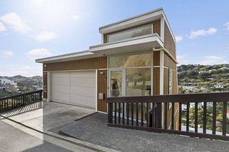 Photo of property in 73 Tiketike Way, Brooklyn, Wellington, 6021