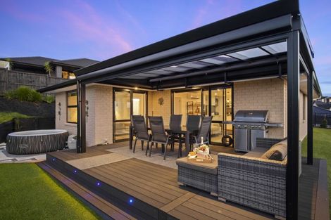 Photo of property in 124 Lisle Farm Drive, Pukekohe, 2120