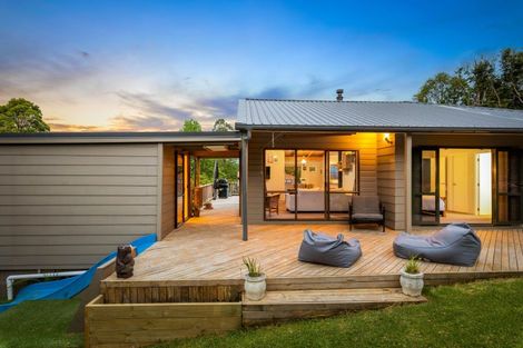 Photo of property in 1/1 Flavia Close, Torbay, Auckland, 0630