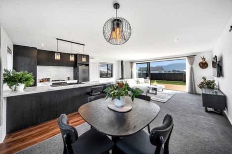 Photo of property in 102 Tukare Loop, Te Anau, 9600