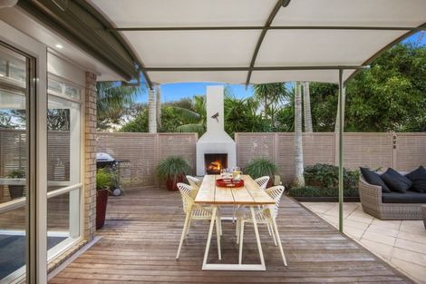 Photo of property in 40 Moyrus Crescent, East Tamaki Heights, Auckland, 2016