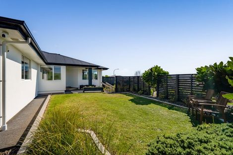 Photo of property in 4 Vardon Way, Waiwhakaiho, New Plymouth, 4312