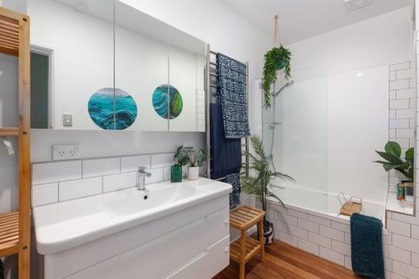Photo of property in 70 Curtis Street, Northland, Wellington, 6012