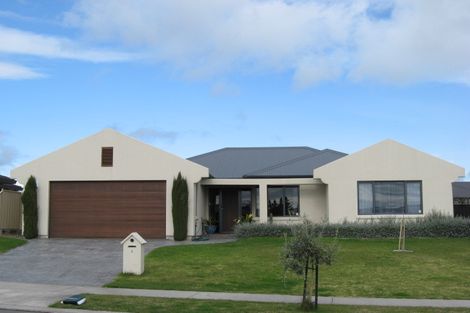 Photo of property in 6 Olive Grove, Havelock North, 4130