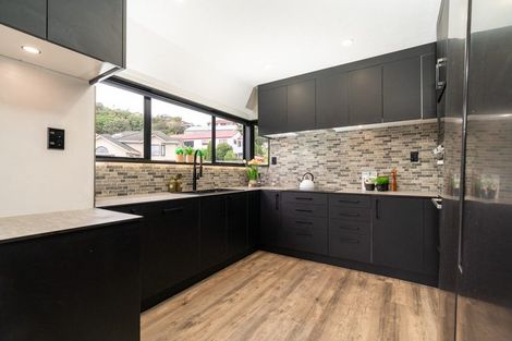 Photo of property in 9 Kapil Grove, Khandallah, Wellington, 6035