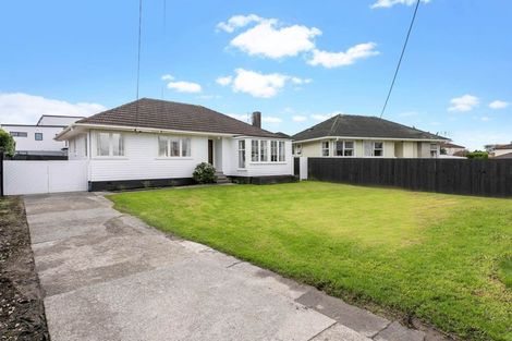 Photo of property in 28 Harbour View Road, Te Atatu Peninsula, Auckland, 0610