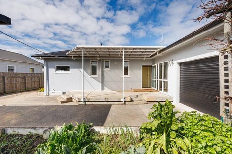 Photo of property in 10 William Street, Marton, 4710