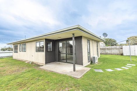 Photo of property in 17 Waitai Street, Castlecliff, Whanganui, 4501