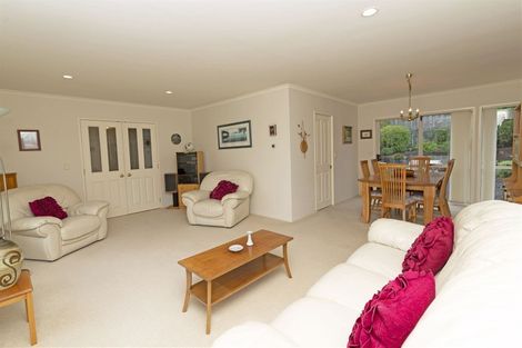 Photo of property in 26 Hillwell Drive, Henderson, Auckland, 0612