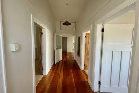 Photo of property in 16 Woburn Road, Northland, Wellington, 6012