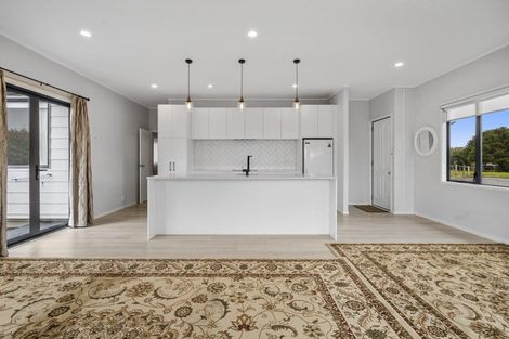 Photo of property in 4a Barron Drive, Green Bay, Auckland, 0604