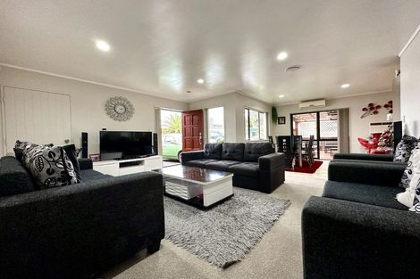 Photo of property in 60a Donovan Avenue, Massey, Auckland, 0614