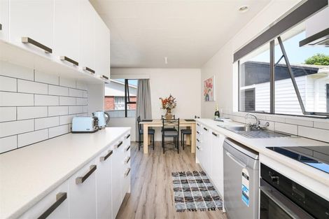 Photo of property in 24 Fergusson Street, Marton, 4710