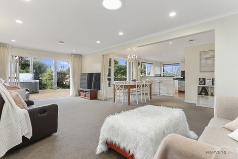 Photo of property in 12 Deane Avenue, Titirangi, Auckland, 0604