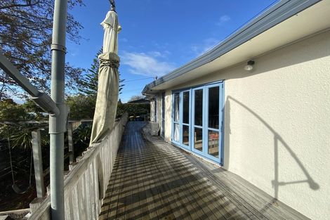 Photo of property in 1/19 Lowtherhurst Road, Massey, Auckland, 0614