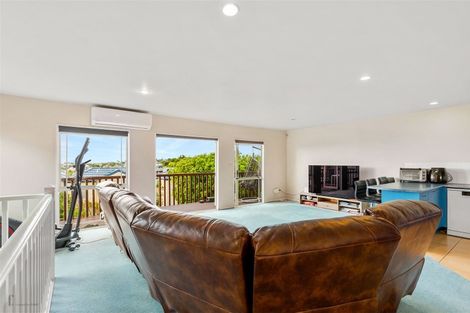 Photo of property in 147b Hobsonville Road, West Harbour, Auckland, 0618