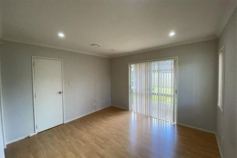 Photo of property in 18 Corrofin Drive, East Tamaki, Auckland, 2013