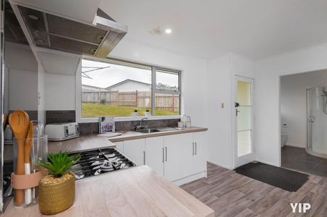 Photo of property in 1b Link Road, Newlands, Wellington, 6037