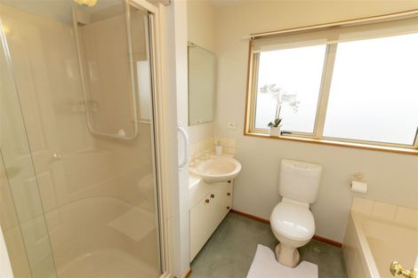 Photo of property in 2/9 Elmwood Road, Strowan, Christchurch, 8052