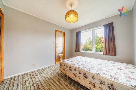 Photo of property in 64 Oakleigh Street, Maungaraki, Lower Hutt, 5010