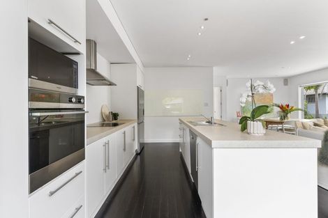 Photo of property in 1/9 Pierce Road, Milford, Auckland, 0620