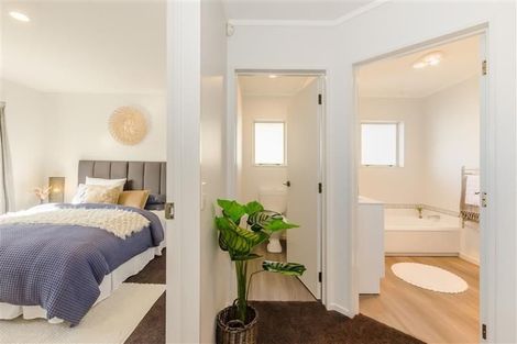 Photo of property in 1b Hemi Street, Waikanae, 5036
