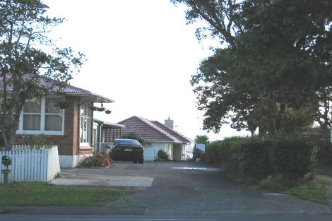 Photo of property in 2/4180 Great North Road, Glendene, Auckland, 0602