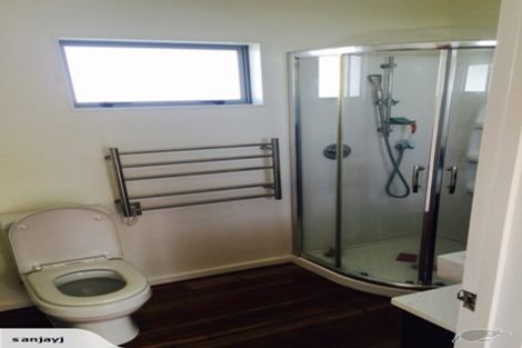 Photo of property in 18 Kirrie Avenue, Te Atatu South, Auckland, 0610