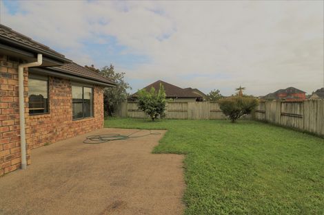 Photo of property in 8 Gibbston Close, Huntington, Hamilton, 3210