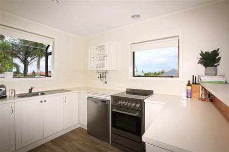 Photo of property in 5 Strid Road, Te Atatu South, Auckland, 0610