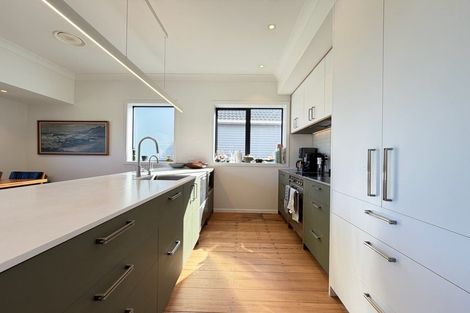 Photo of property in 25 Pirie Crescent, Moera, Lower Hutt, 5010