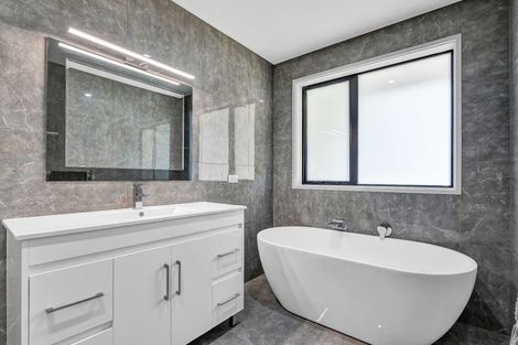Photo of property in 2 Frederick Place, Whalers Gate, New Plymouth, 4310