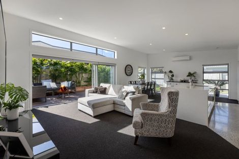 Photo of property in 10 Cassinia Close, Papamoa Beach, Papamoa, 3118